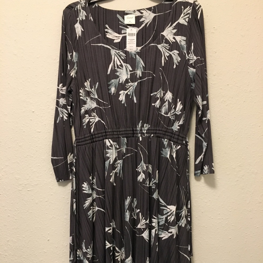 Short gray floral dress, size M